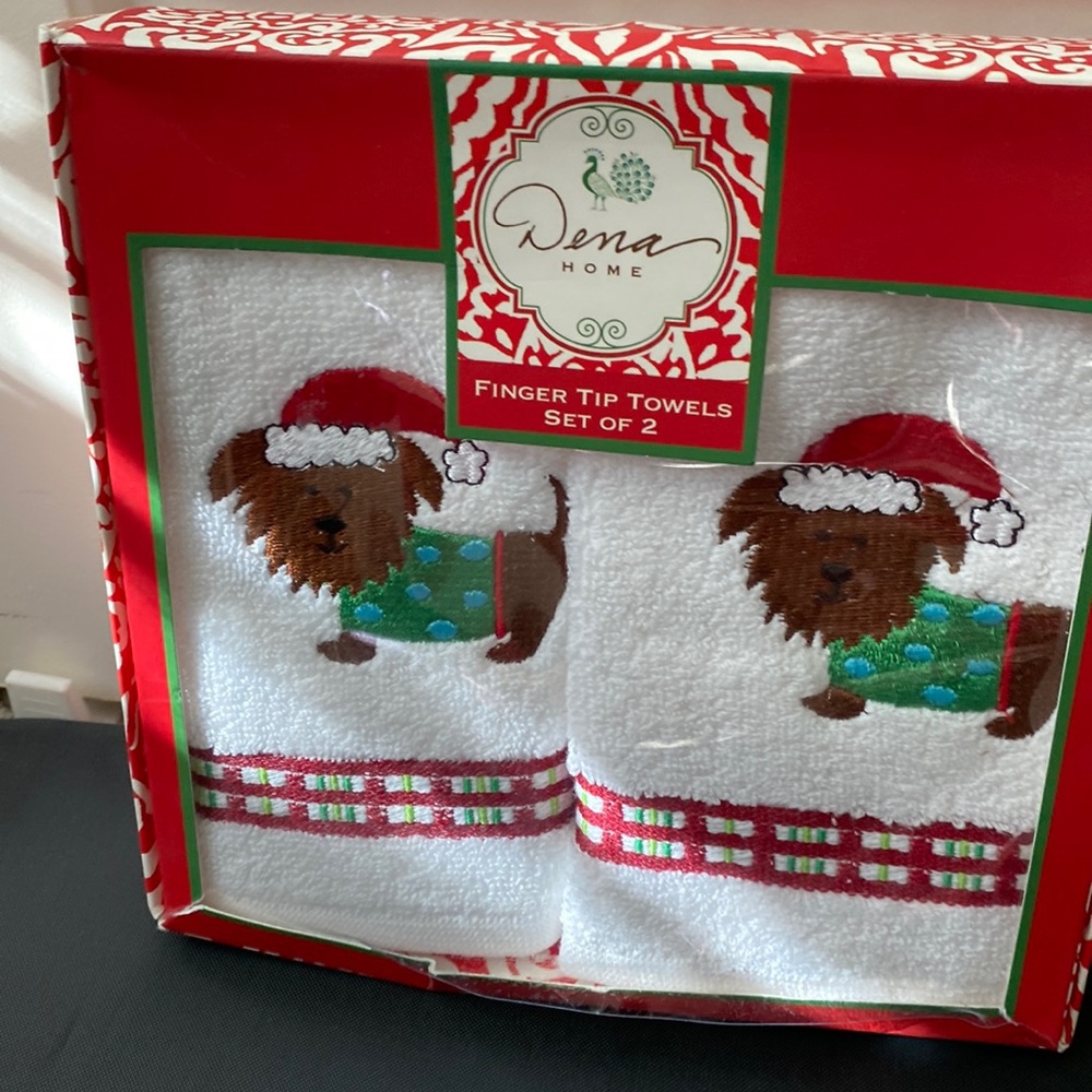 Finger tip Christmas towels